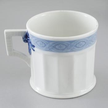 73 porcelian serving pieces, "Blå Vifte", Royal Copenhagen, from the second half of the 20th century.