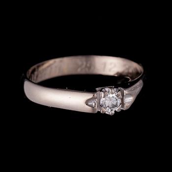 RING, 14K vitguld, diamant. Vikt ca 2,4 g.