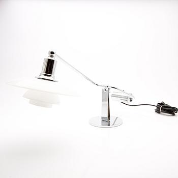Poul Henningsen, piano lamp/desk lamp, "PH2/1", Louis Poulsen, Denmark.