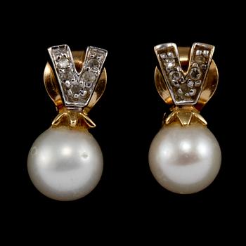 ÖRHÄNGEN, ett par samt HÄNGE, 18k guld, åttkantslipade små stenar samt odlade pärlor, Iduna, Varberg, 2000-tal. Vikt 2 g.