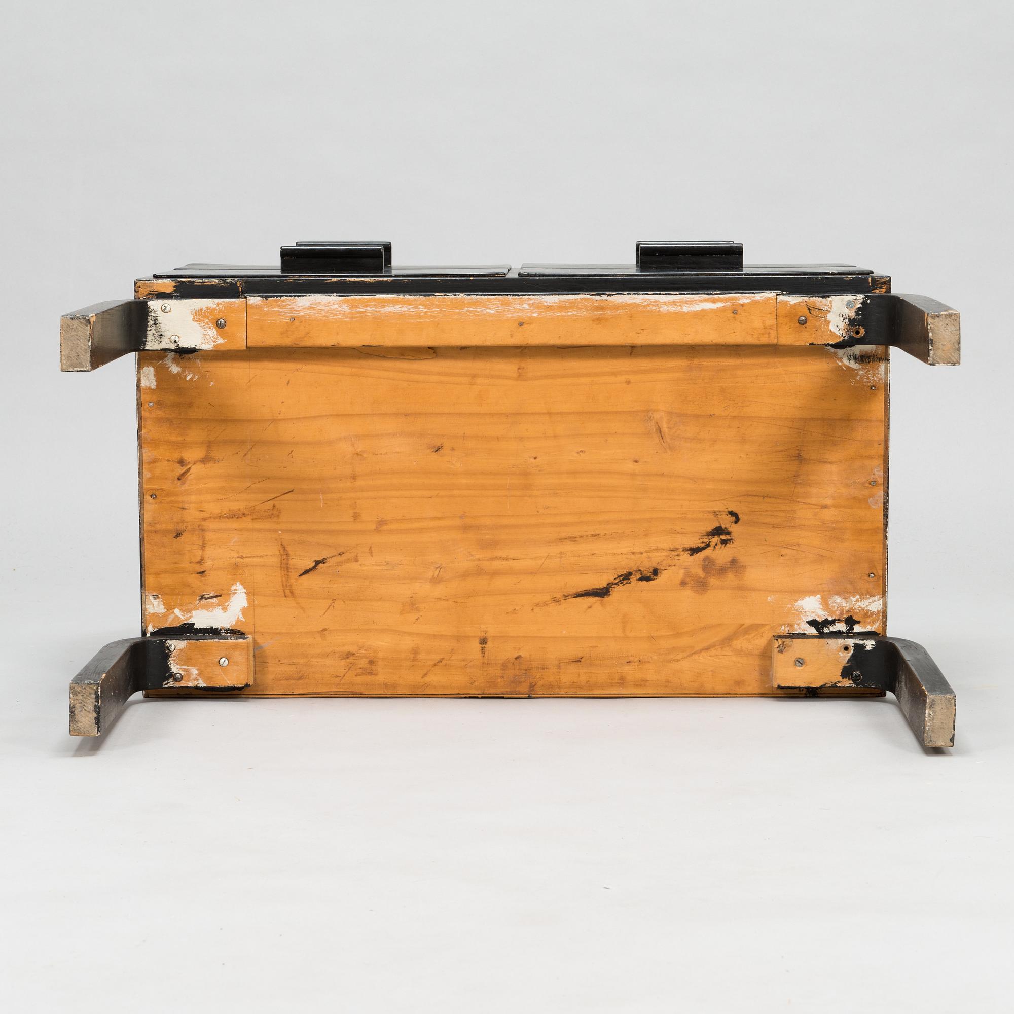 Alvar Aalto, A mid-20th century chest of drawers for O.Y. Huonekalu- ja Rakennustyötehdas AB.