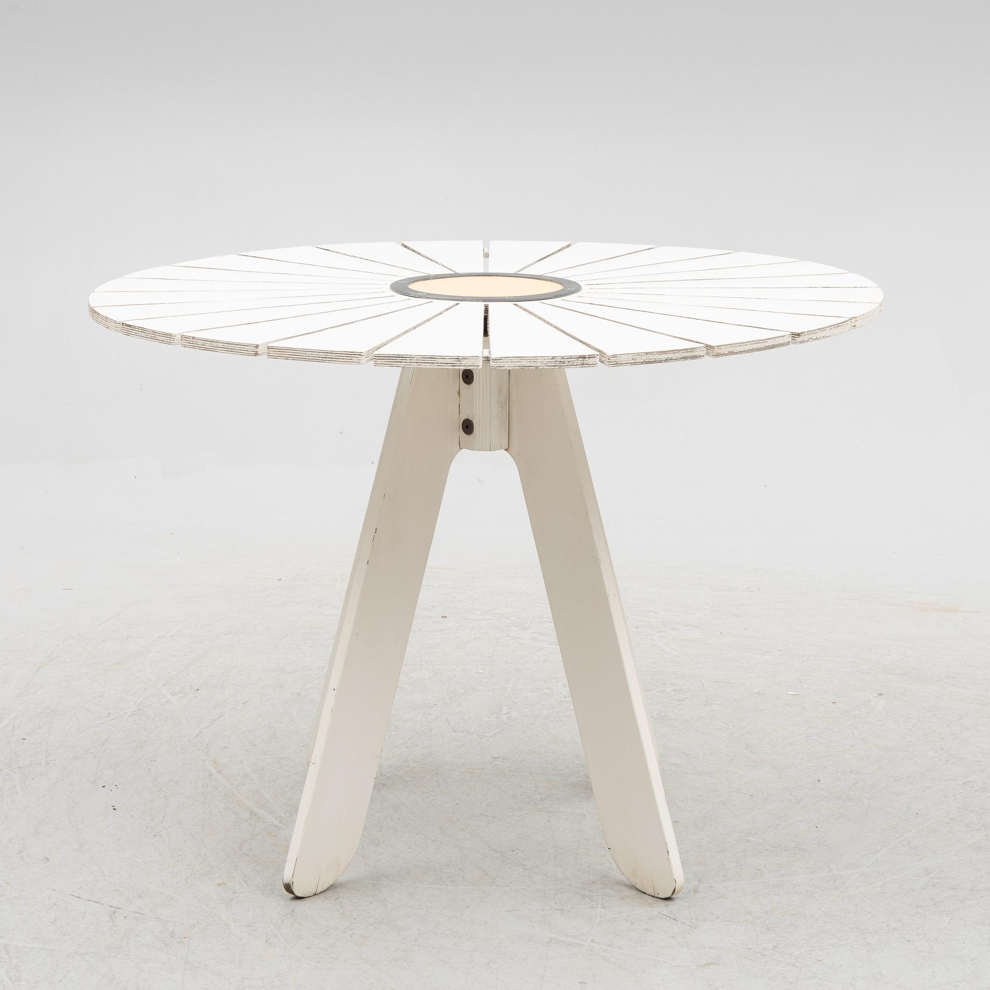Alvar & Aino Aalto, an 'Aurino' garden furniture set with table and four chairs.