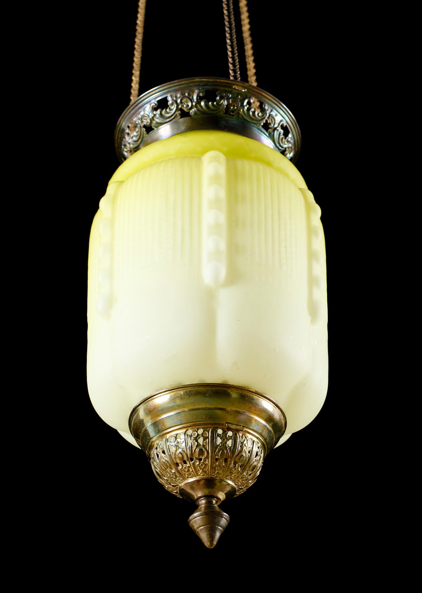 TAKLAMPA, sk månskensampel, sekelskiftet 1900. Höjd ca 40 cm.