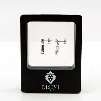 Risivi Lab, Örhängen "frecce/arrows" 18K vitguld med baguettslipade samt runda briljantlipade diamanter, Rom Italien.