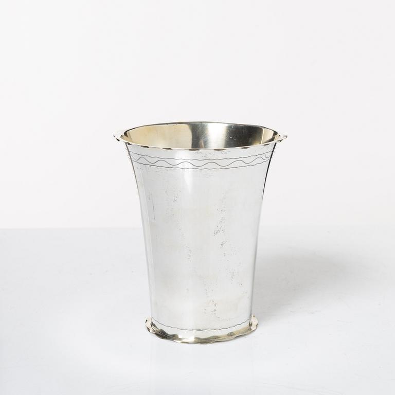 Skål, bägare samt vas, silver, Sverige, 1900-talets första hälft.
