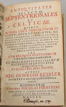 BOK, Johann Georg Keysler: Antiquitates selectae septentrionales et celticæ, Hannover 1720.