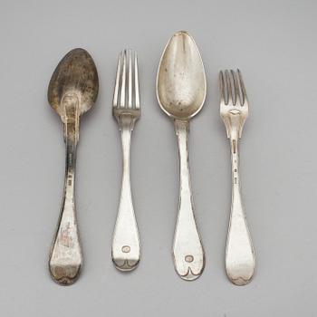 MATGAFFLAR, 10 st samt MATSKEDAR, 6 st, silver, J H Leffler, Falun 1818. Gammalsvensk modell. Ca 990 g.