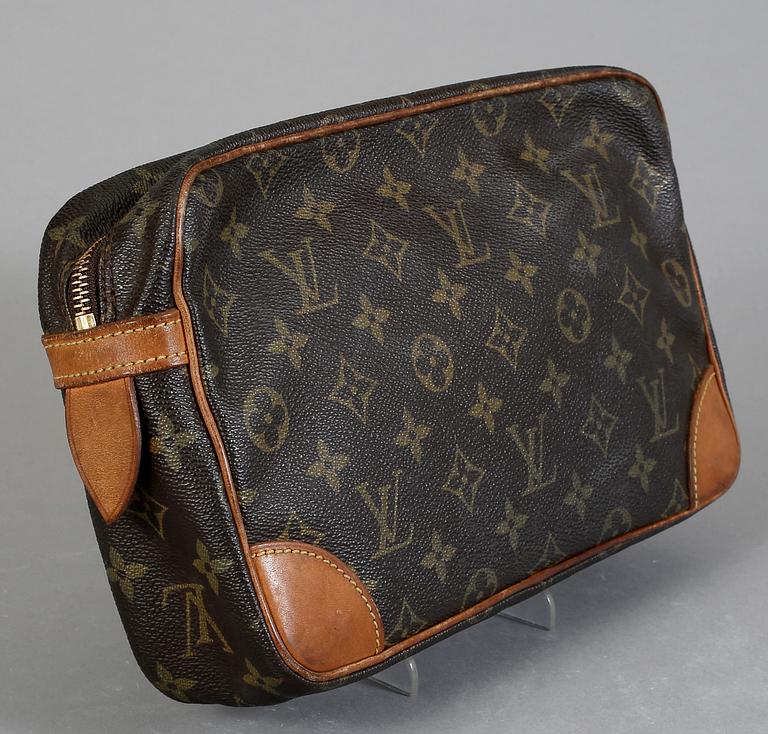 NECESSÄR, Louis Vuitton.