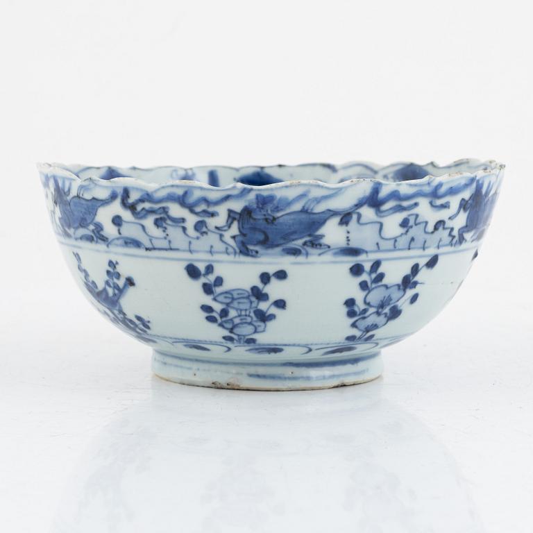 A blue and white bowl, Ming dynasty, 17th century.