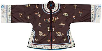 11. A chinese silk jacket from the time around 1900.