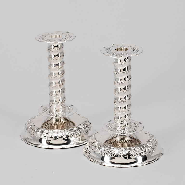 LJUSSTAKAR, ett par, silver, barockstil, TESI, Goteborg, 1948.