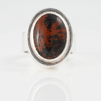 RING, med cabochonslipad jaspis, Sigurd Persson, Stockholm, 1963.