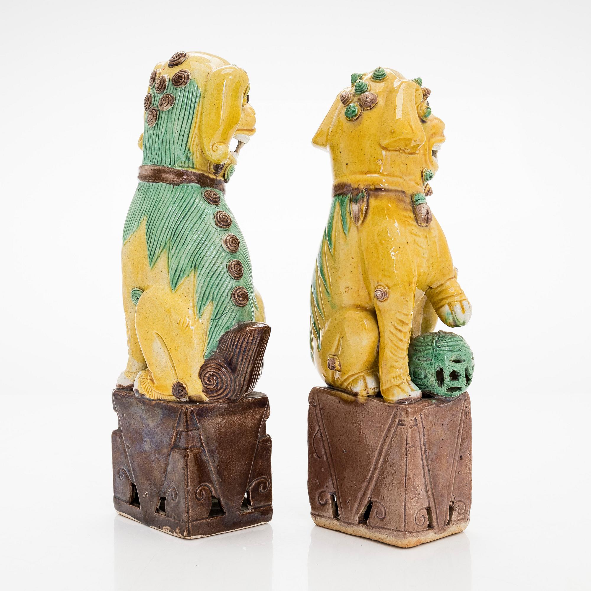 A set of two Chinese buddhist lions, 20th century.
