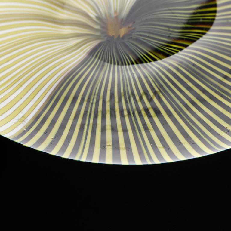 Carlo Scarpa, a rare "Tessuto bicolore" glass vase, model 4551, Venini, Murano, Italy 1945-48.