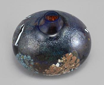 VAS, glas, Bertil Vallien, Kosta Boda, sent 1900-tal.