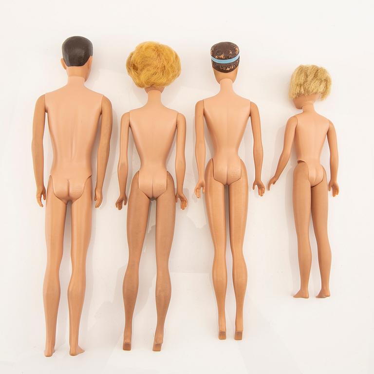 Dolls 4 pcs and accessories Mattel Japan second half of the 20th century.