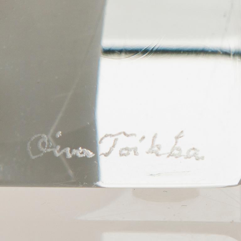 OIVA TOIKKA, An annual glass cube, signed Oiva Toikka Nuutajärvi 1985, numbered 527/2000.