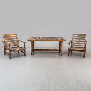 A pair of garden chairs and a table by Elsa Stackelberg, Fri Form.