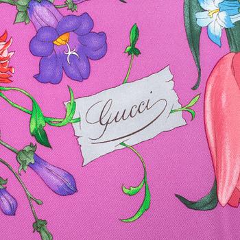 Gucci, a 'Flora' twill silk scarf.