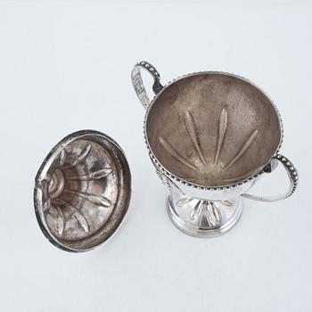 A Swedish 18th century Gustavian silver suger bowl with lid and a sprinkle spoon, marks of Erik Ernander, Uppsala 1790.