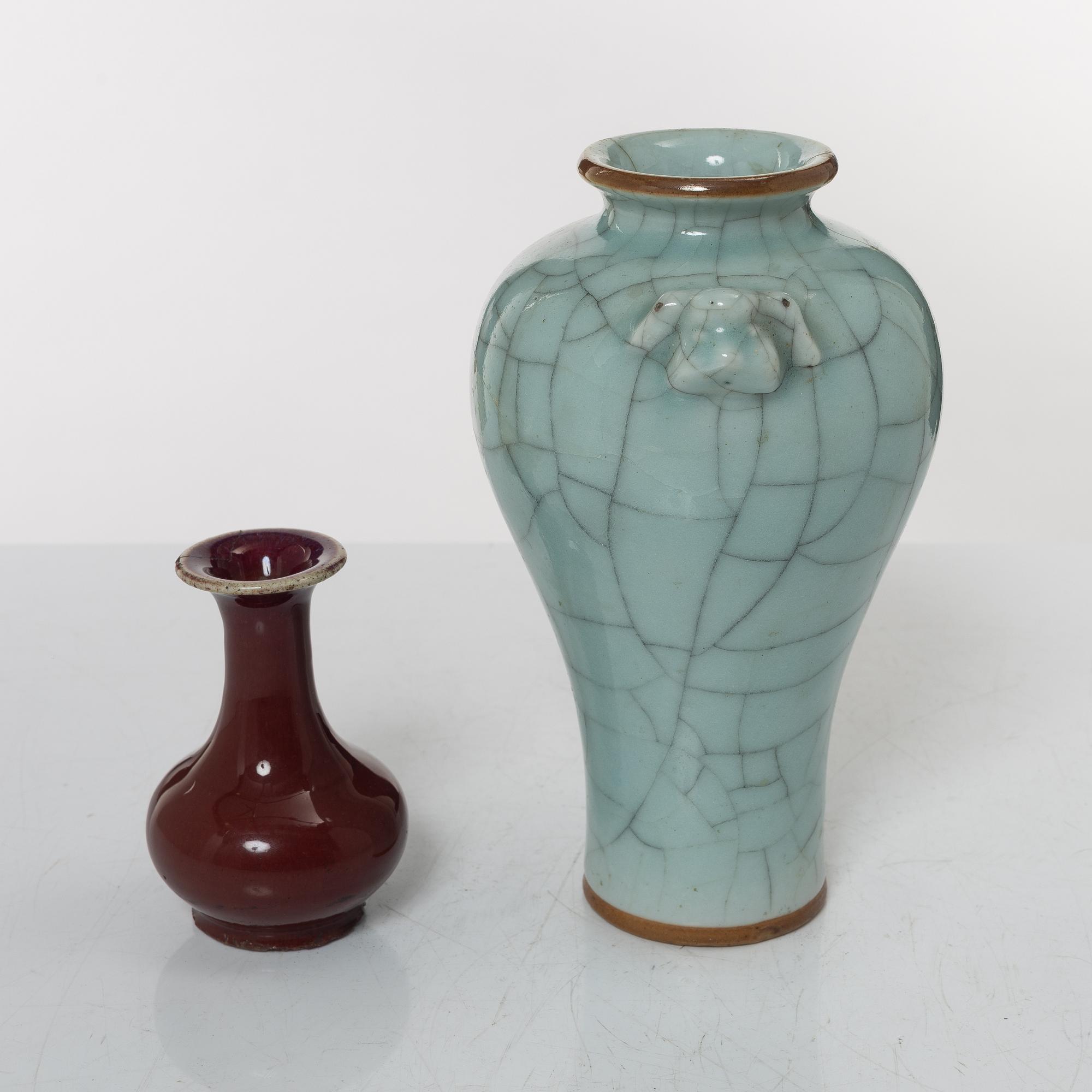 Two Chinese vases, Qing dynasty, 19th century.