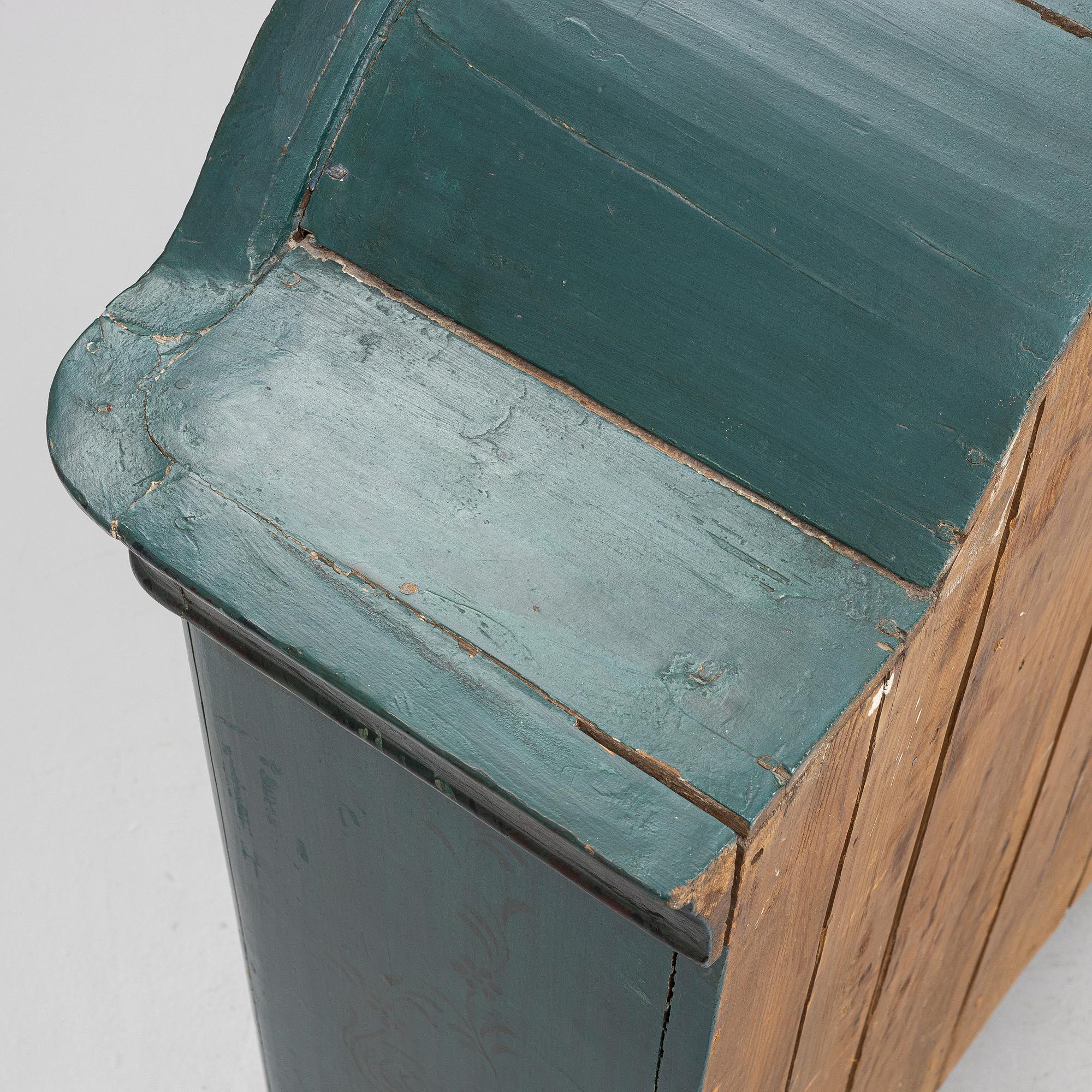 A cabinet, 18th Century.