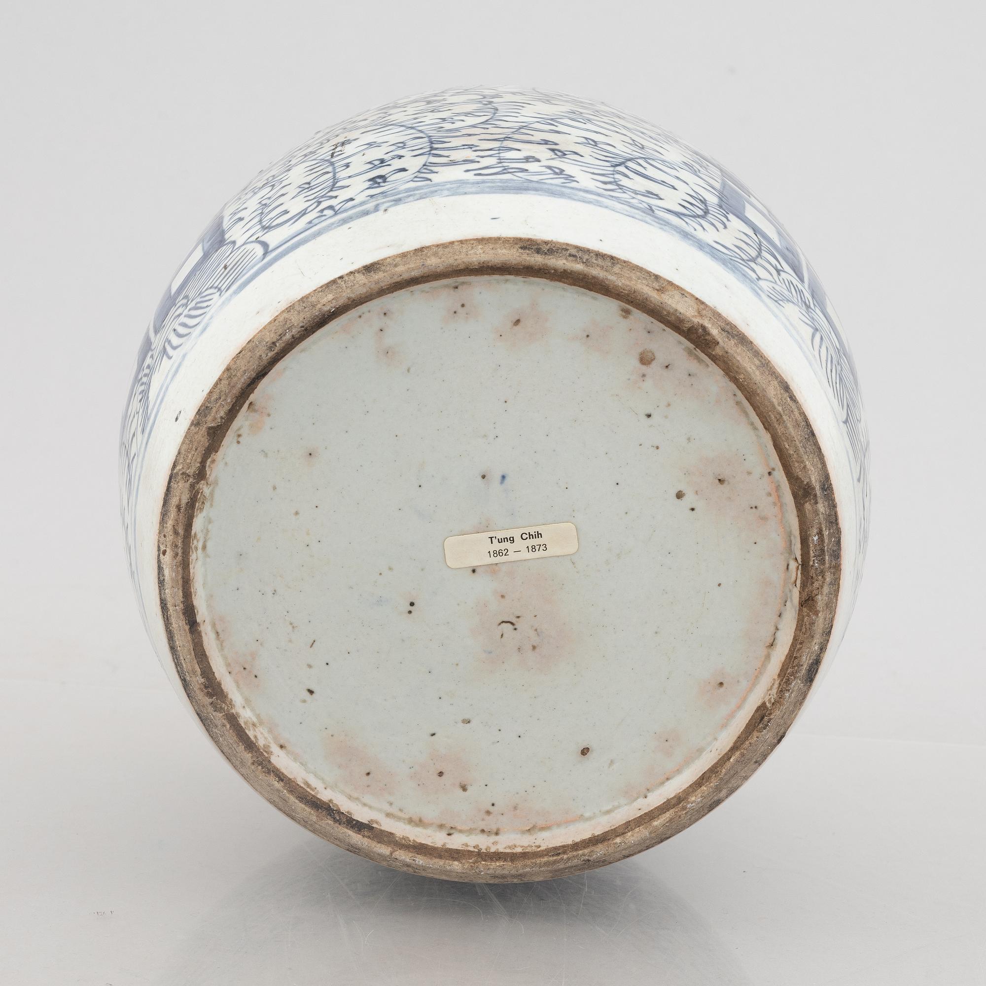 A blue and white porcelain bowl and a blue and white urn lidded jar, China,.