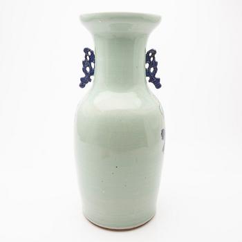 Vases, 2 pcs, China, 19th century.
