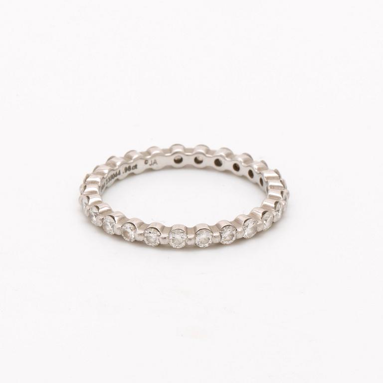 Full eternity band, platinum, 25 brilliant-cut diamonds 0.98 ct F-G VS1-2, James Allen ref 235044.