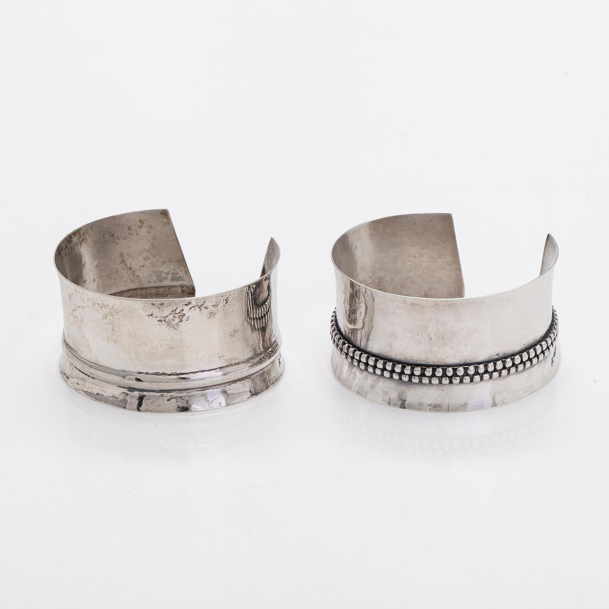 Mauno Honkanen, armband, 2 st, silver, A. Tillander, Helsingfors 1964.