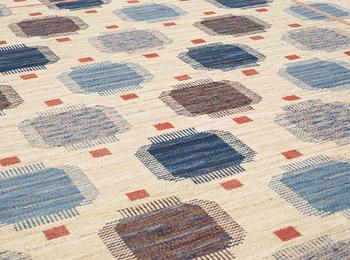 CARPET. "Blåplump". Flat weave. 285 x 253 cm. Signed AB MMF.