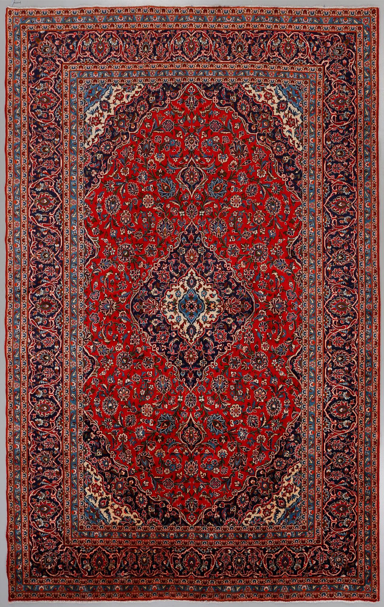 MATTA, Keshan, old, 360 x 250 cm.