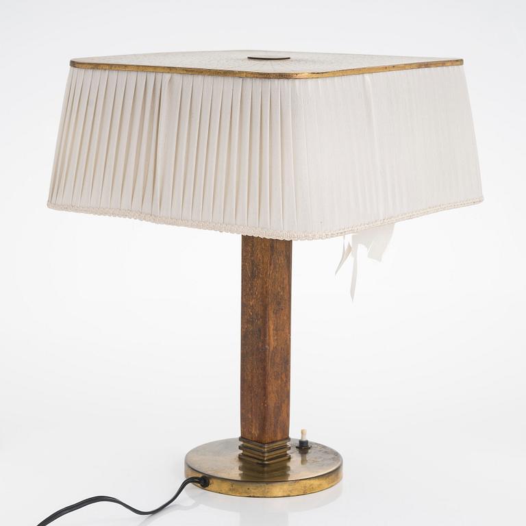 Paavo Tynell, bordslampa, modell 5066, Taito Oy, 1900-talets mitt.