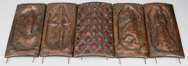 OKÄND KONSTNÄR, 5 st väggreliefer, signerad P, daterad 1915.