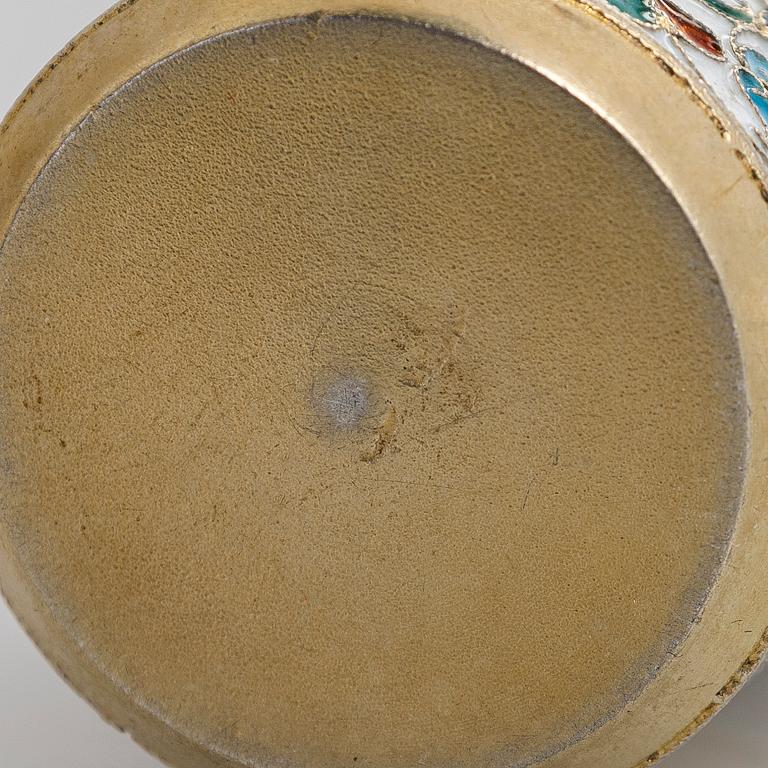 Ryyppykupit, pari, kullattu hopea, emali, Venäjä, n. 1900. Epäselvät leimat.