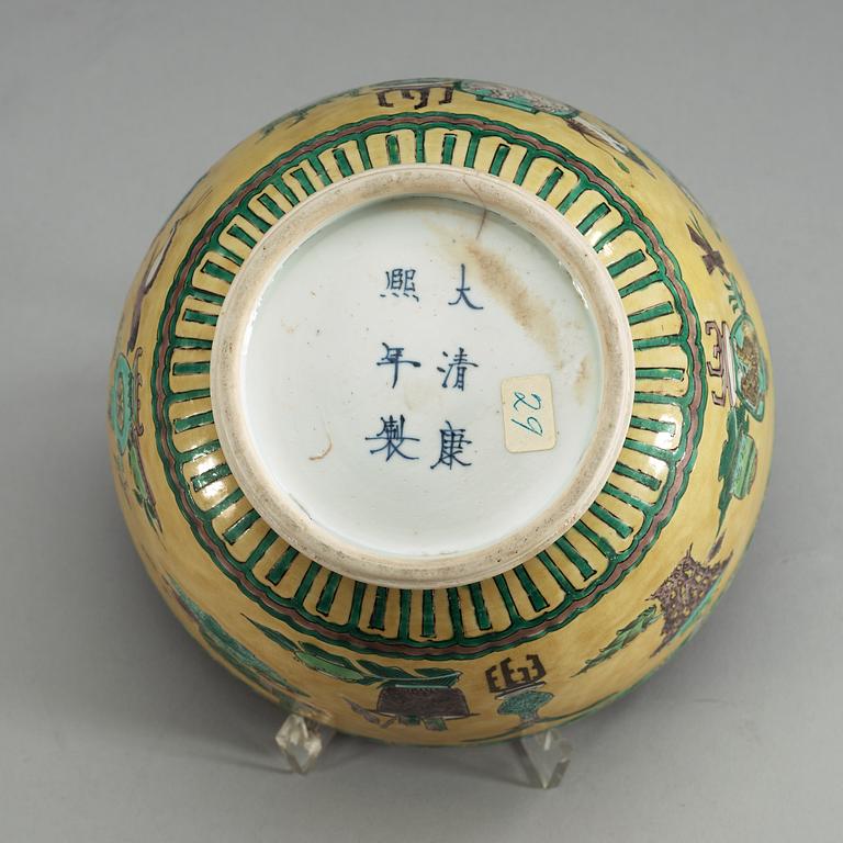 A bisquit famille verte bowl, Qing dynasty, with Kangxi's six character mark and period (1662-1722).