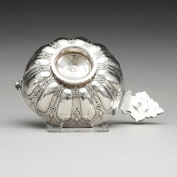 A Swedish early 17th century silver kovsh, marks of Anders Düsterbach, Stockholm (-1588-1612).