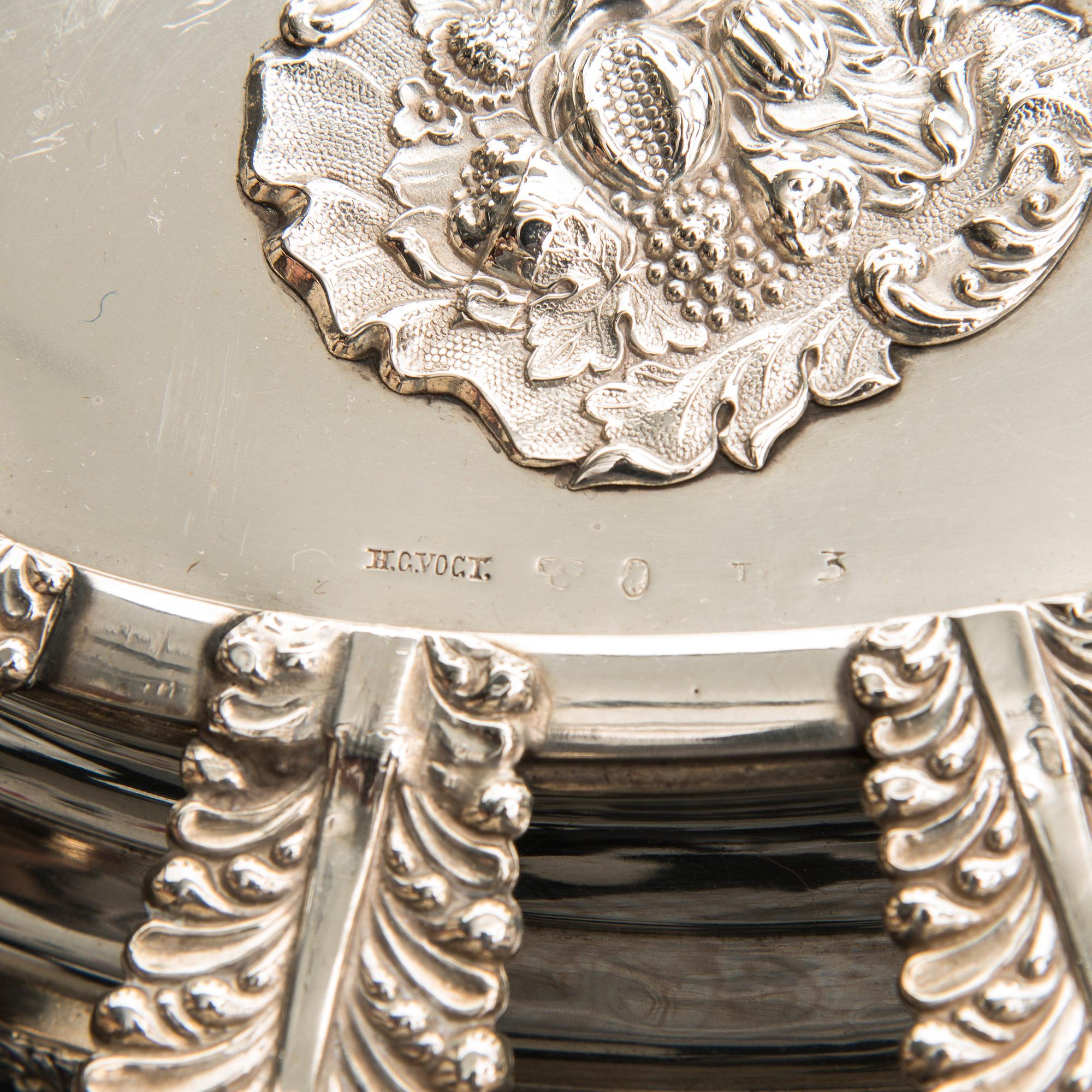 BRÖDKORGAR, ETT PAR, silver, Kristianstad 1825, H.G.Vogt, vikt 838 g.