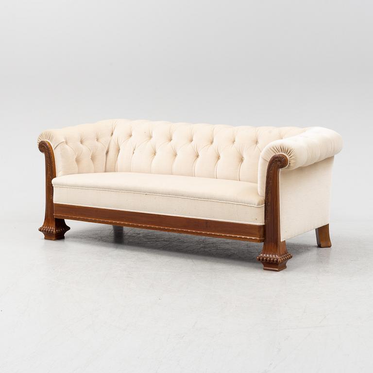 Soffa, inköpt på Herman Nilssons möbelaffär i Göteborg år 1918.