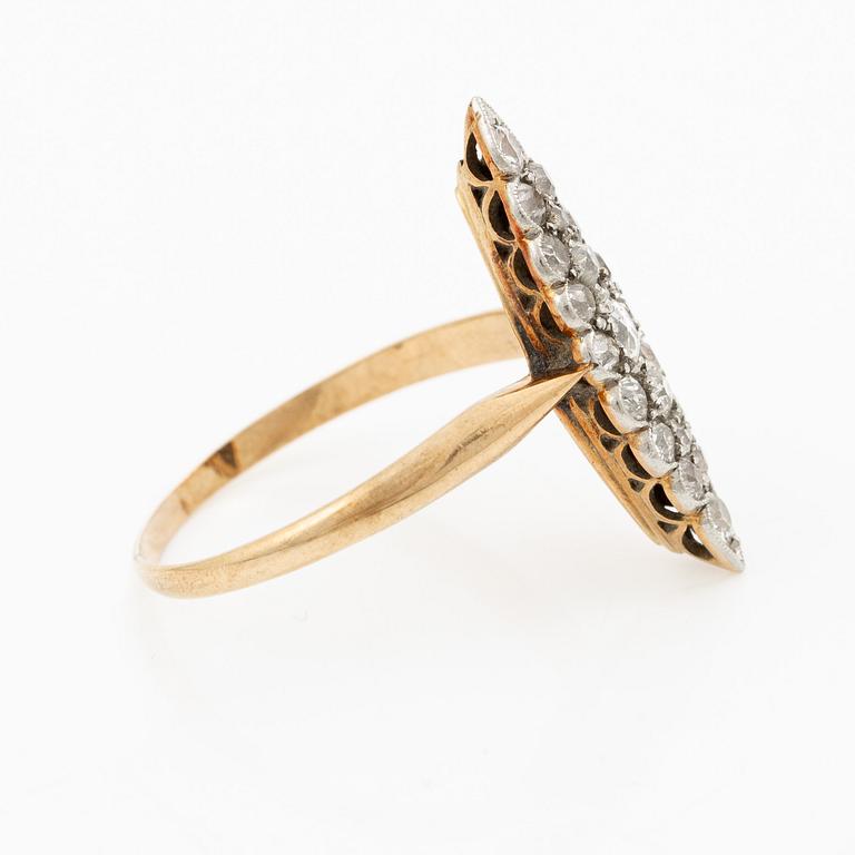 Ring 14K gold with old-cut diamonds in navette shape, circa 1900.