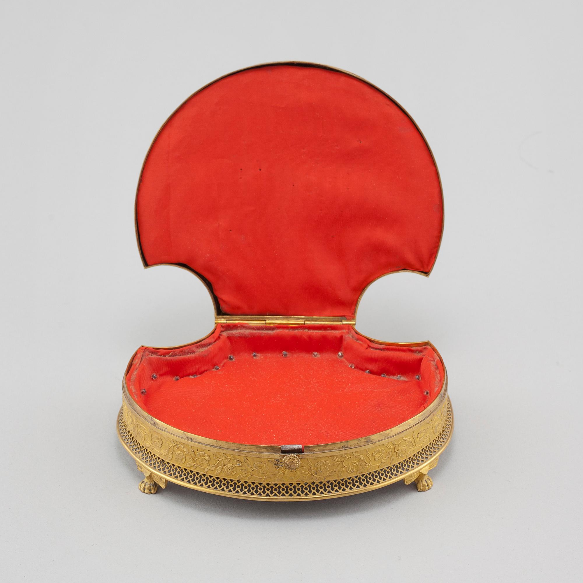 A box with lid, second half of the 19th century.