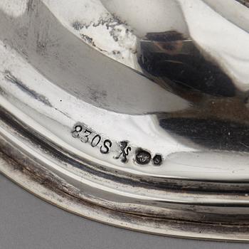 LJUSSTAKAR, ett par, silver, rokokostil, Norge, 1900-talets mitt.