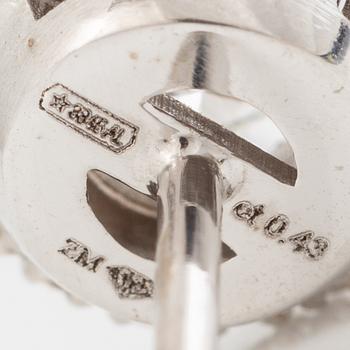 Örhängen med briljantslipade diamanter, totalt 0,86 ct.