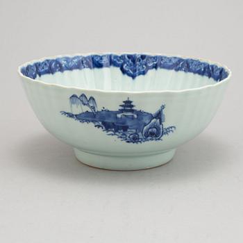 Bålskål, porslin. Qingdynastin, Qianlong (1736-95).