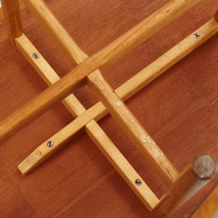 Kerstin Hörlin-Holmquist, an oak and teak coffee table, from the Triva-series, Nordiska Kompaniet, Stockholm, 1960s.