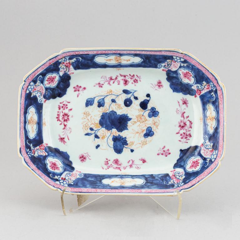 Serveringsfat, kompaniporslin. Qingdynastin, Qianlong (1736-95).