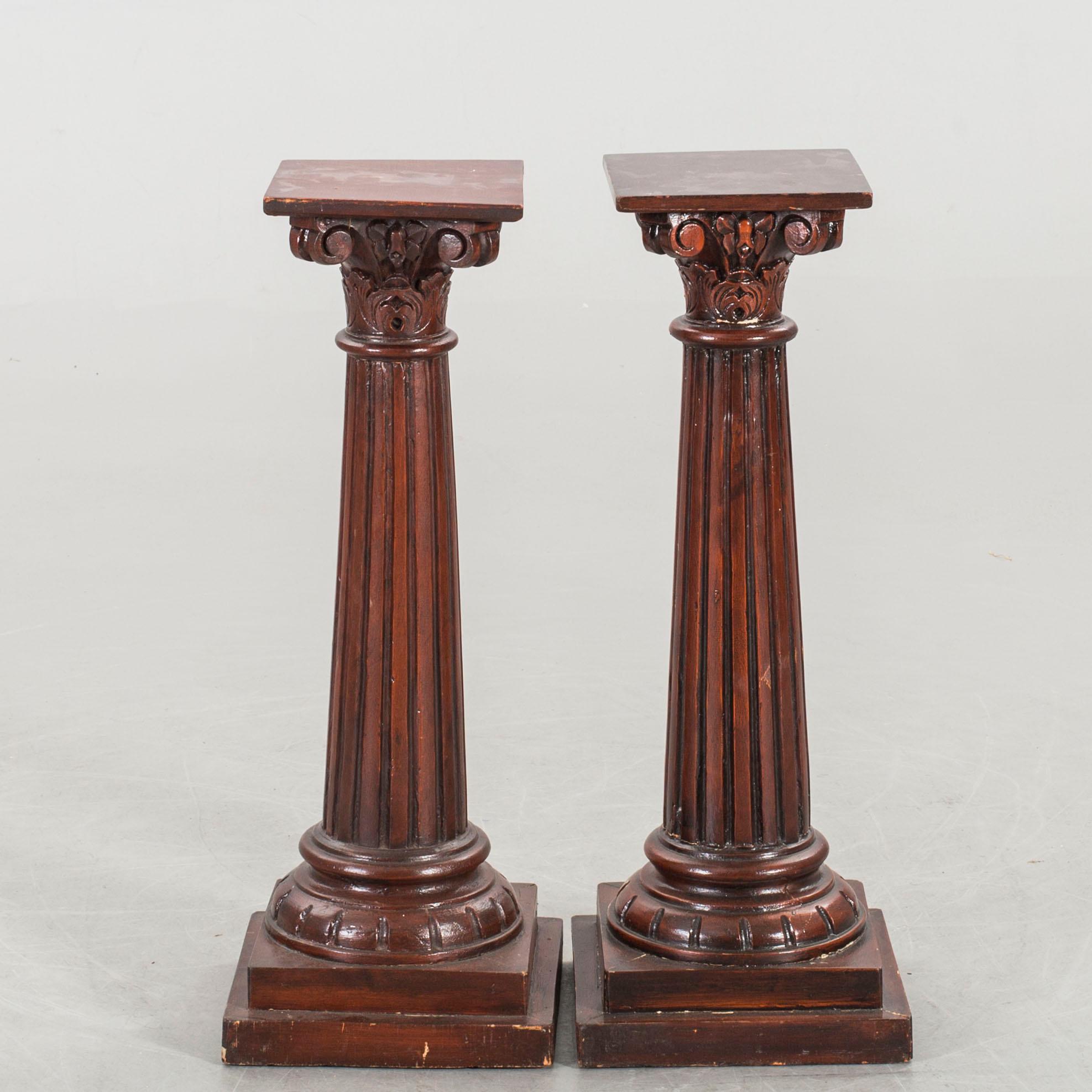 A pair of 20th century pedistals.