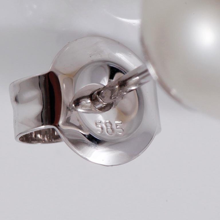 ÖRHÄNGEN, 1 par, vittonade odlade pärlor.