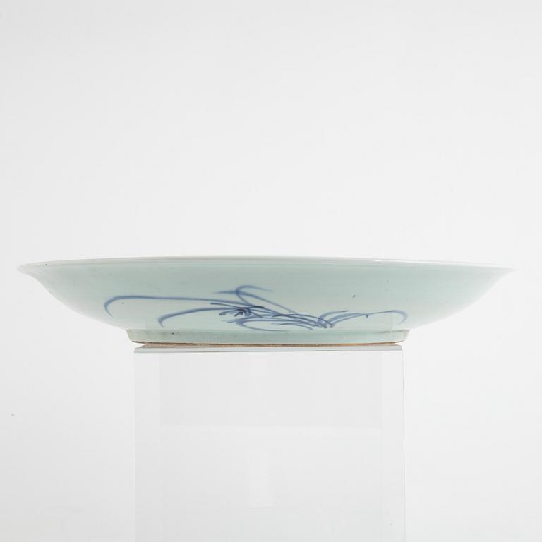 A Chinese blue and white dish, Qing dynasty, 19th century.