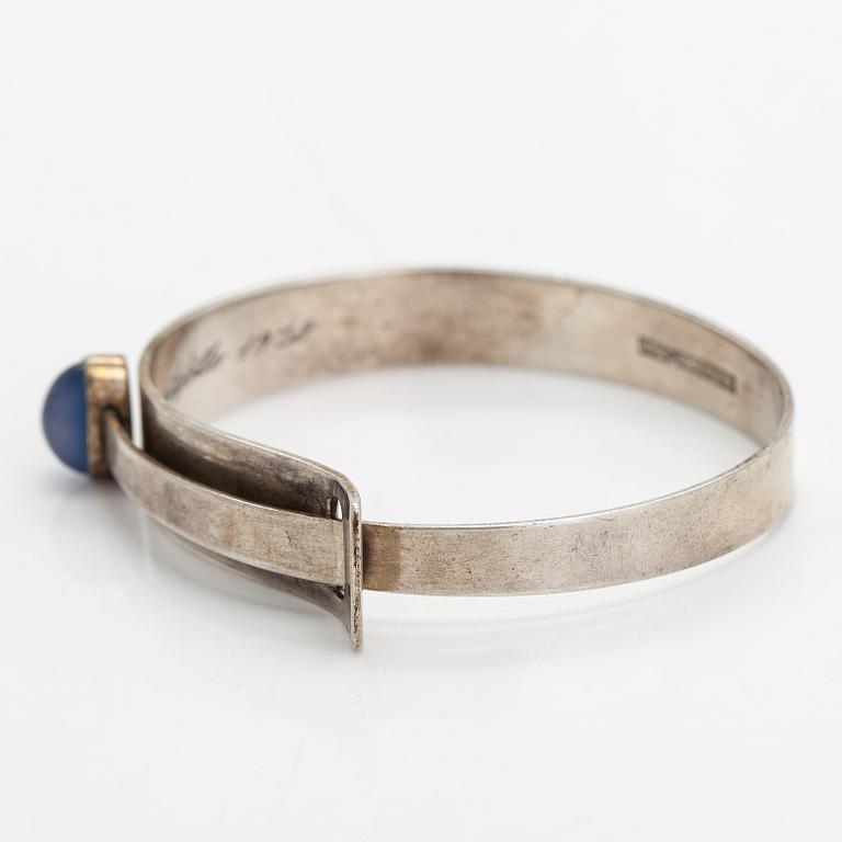 Elis Kauppi, armband, silver och kalcedon. Kupittaan Kulta 1958.